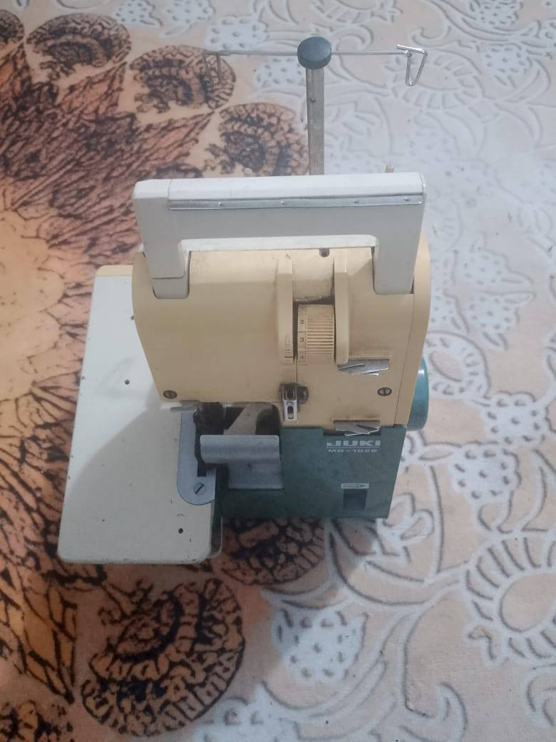 السلام عليكم مكينة اوبر للبيع نظيفة كاملة الاغراض للتواصل خاص او عالرقم ***********
