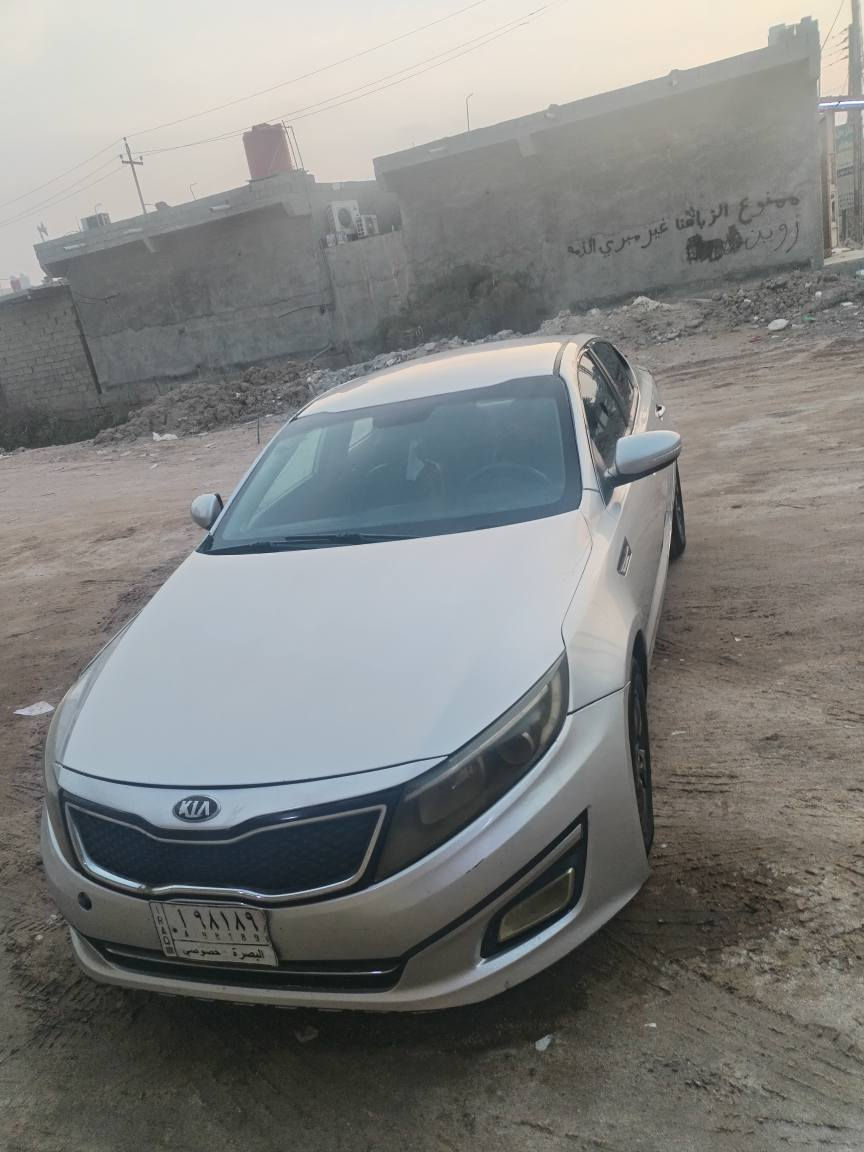 السلام علیکم .K5 للبيع فقط موديل 2015 سياره   سنويه جديده بسمي جاهزه للتحويل رقم بصره لعلم السياره متجايه بس ما اثر على الشاصي سليم السعر 88 ورقه وبيه ابيع شوفه العين كوم حديد ماعدا التحويل مجال للاستفسار *********** مكان السياره البصره
