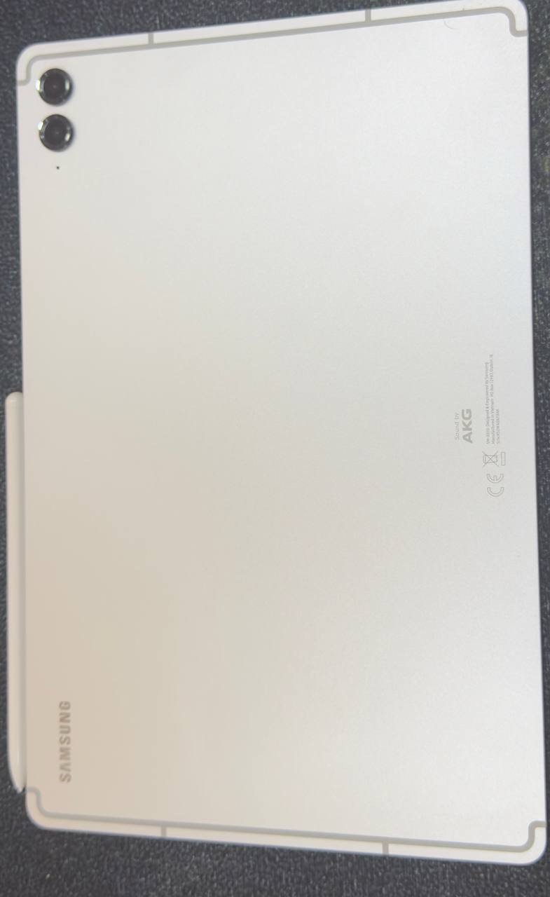 تاب SAMSUNG S9 FE PLUS
يدعم 60 فريم 
الشاشة: 12.4 إنش 
المعالج: Exynos1380
الذاكرة:256GB
القلم: S Pen 
الشحن: 45W
مقاوم للماء والغبار IP68
البطارية: 10090mAh
يجي ويا ماوس وكيبورد
السعر  450وبي مجال 
مكاني بابل
للتواصل واتس ***********