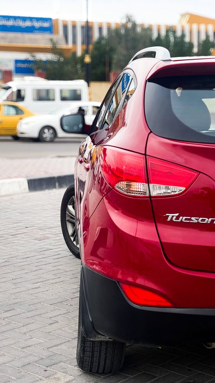 للبيع | Hyundai Tucson خليجي ✨
إذا تدور على سيارة تجمع بين الشكل الرياضي، الفخامة، والاستعمال المرتب… فهاي هي 👌🔥

❤️🖤 لونين جذابين (أحمر + أسود)
🌤️ سقف بانوراما يضيف فخامة وإطلالة تخبل
📸 كامرة خلفية لراحة أكثر أثناء السياقة والبارك
✨ سيارة نظيفة جدًا واستعمال مرتب
🚗 ناعمة بالطريق وجاهزة للفحص بأي وقت

سيارة تلفت النظر من أول نظرة 😍
واللي يعرف بالتوسان يعرف شكد عملية واعتمادية 👌

***********
