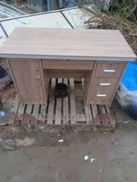 للبيع ميز مكتب سعر 60 07822867552