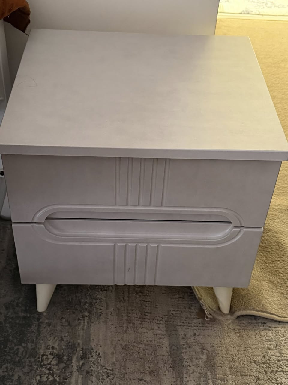 ✨ للبيع – طقم غرفة أنيق (بدون سرير) ✨
طقم غرفة مرتب وتصميمه مودرن، مناسب لأي بيت حلو ومرتب 👌  
الحالة العامة جيدة جداً والاستخدام خفيف

📌 التفاصيل:  
• خزانه واسعة وعملية  
• تسريحة مكياج أنيقة  
• مراية كبيرة  
• مقاعد/كومدينات تخزين  

📌 ملاحظة بسيطة:  
في تفاصيل خفيفة قابلة للتعديل حسب الذوق، وما بتأثر على الاستخدام

💰 السعر: مناسب جداً وقابل للنقاش للجادين  
📍 الموقع: أربيل  

للمهتمين التواصل خاص


**إذا كنت صاحب هذا الإعلان وتريد حذفه لأي سبب، رجاءا أرسل رسالة إلى الدعم الفني**