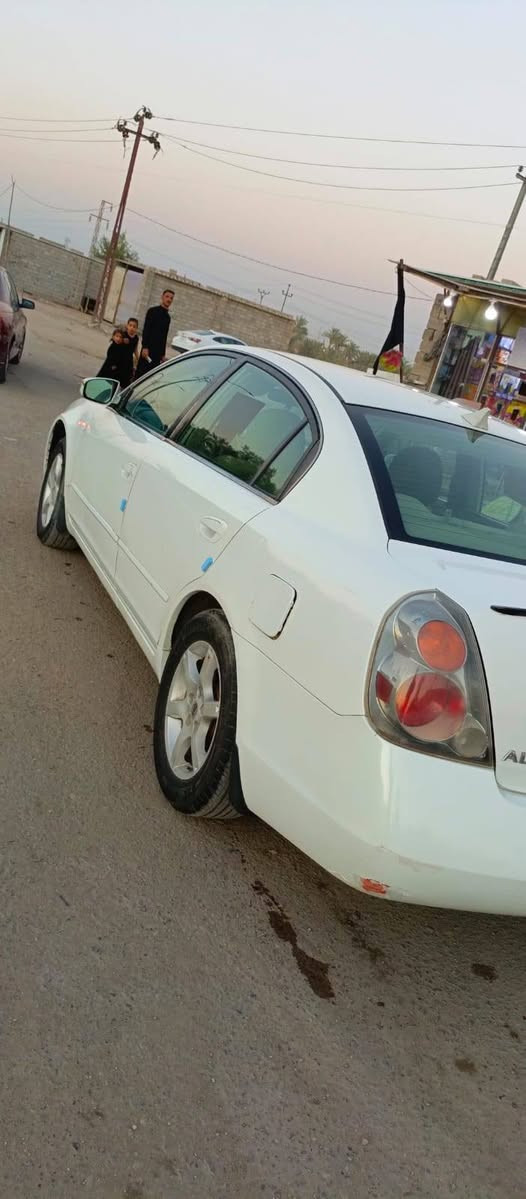 سلام عليكم
 نيسان التيما 2005 محرك 4 سلندر ٢٥٠٠
مكفولة من الضربه والصبغ
كير ومكينه مكفولات 
حدادية وتايرات زينات
رقم بابل دولي بإسمي
سعرها ٥٥ وبيها مجال

المكان الديوانية غماس 
***********
