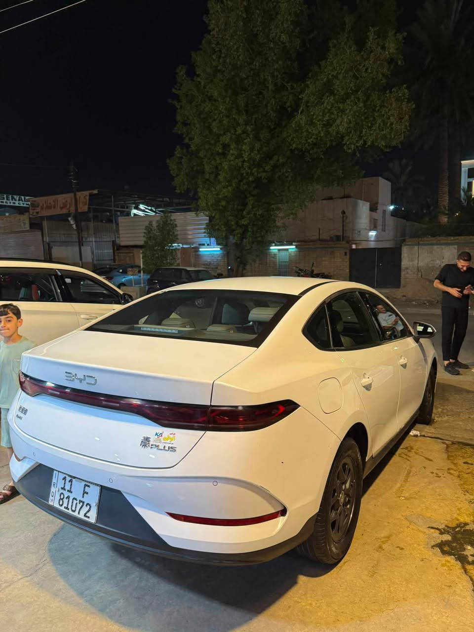 السلام عليكم 
للبيع 
بي واي دي  كن بلاص 
بيها شخط بسيط جدا. 
على كد إصبع فقط. 
ماشيه 4000.  كيلو 
بعدها زيرو سياره 
مكانها بغداد 
السعر    18مليون و100
بيها مجال حك الجيه فقط  
للأستفسار ***********
