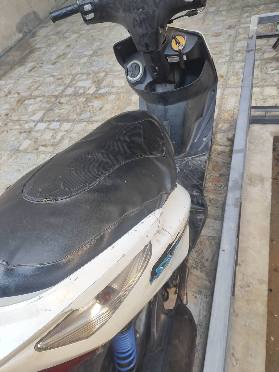 سلام عليكم ورحمه ماكس ثعلب كلهه شغاله نكره بكل وقت كهربائياتهه كامله السعر المطلوب 450وبيه مجال قليل مكاني بغداد الحريه وهذا رقمي *********** بيه صوت كلج خلفي قليل
