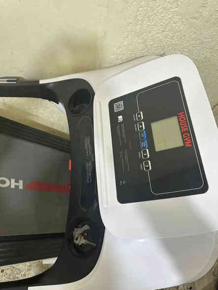 جهاز جري جبلي دبل ماطور يحمل وزن 150كيلو شاشه لمس الساعه وقت معدل نبضات القلب السعرات الحراريه المحروقه السعر 325بي مجال مكانه النجف شراي خاص او*********** اتصال
