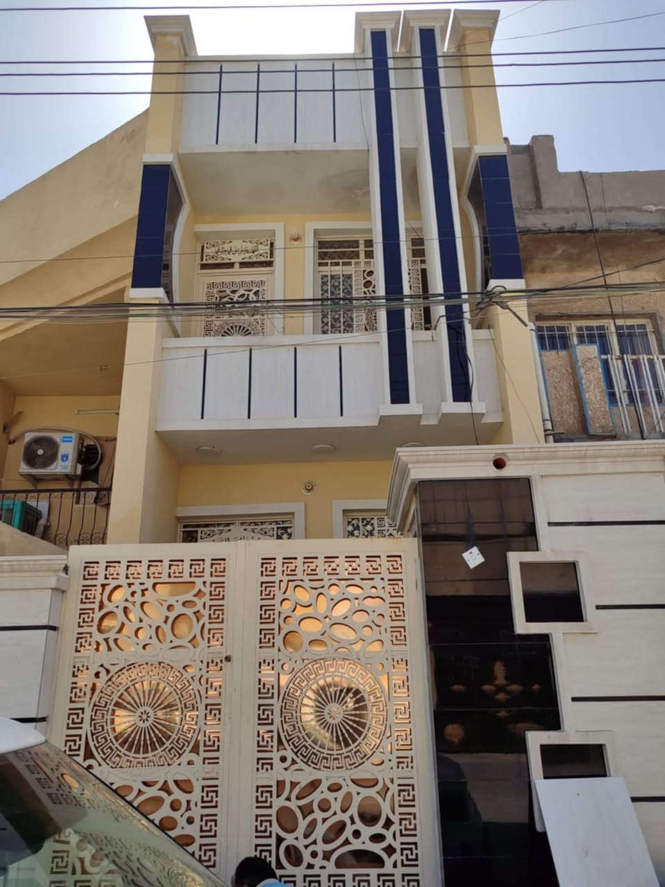 بيت البيع مساحه خمسه وسبعين المكان مقابيل أفران فستقه دور شرطه رقم ***********
