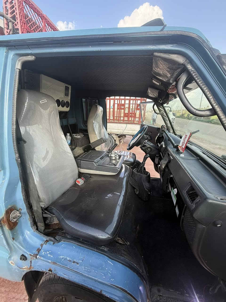 السلام عليكم للبيع هونداي بورتر 1995 رقم اديالى مشروع وطني السيارة مكفوله كير ومحرك واكسل كهربائيات كامله دوشمه جديده شاصي ورقم شاصي مكفول تخم تاير جديد تبريد كهربائي السيارة مال شغل جاهزه بوجهك للشارع وبالعافيه على الياخذها 
*********** السعر 55
