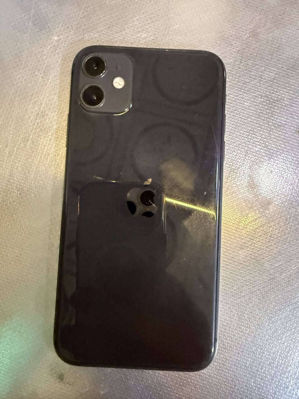 سلام عليكم ايفون ١١عادي نضافته ٩٠٪؜سعره ٢٥٠بيه مجال قليل *********** حج
