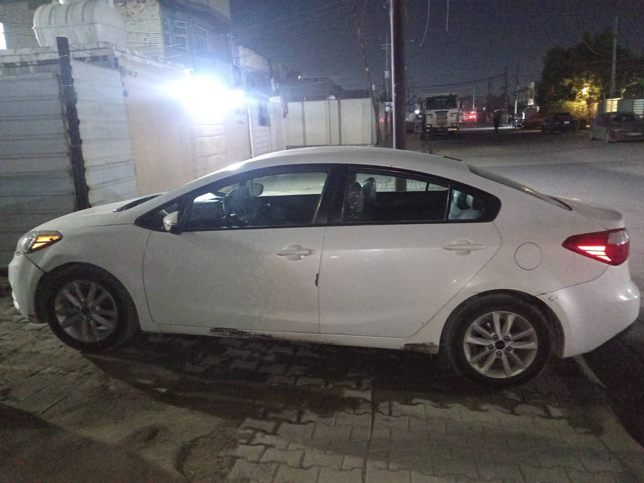 السلام عليكم فورتي 2015 للبيع
رقم بغداد انكليزي 11
نص فول
مكينة 1800
كير at
ماشية 77الف 
حادث خلفي قبق جنطة وجاملغ خلفي
للاستفسار الاتصال على الرقم ***********
