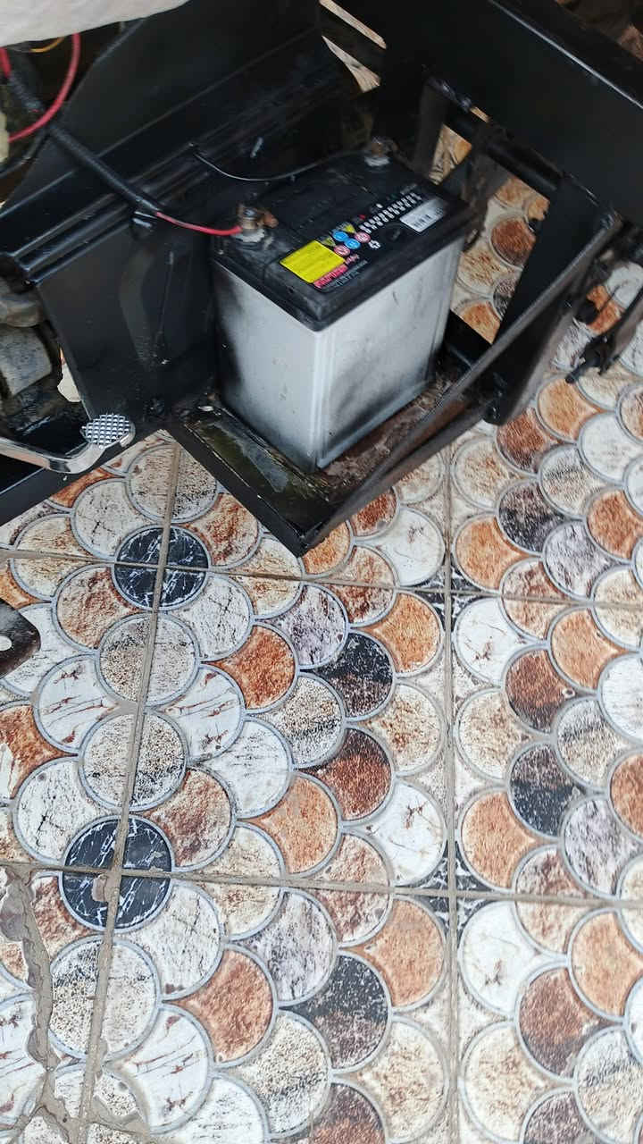 ستوتة للبيع 
مكاني بلحمزة الغربي 
موديل 16
شاصي مكفول 
اوراق أصولي وصل معرض بيها 
تخم تاير جوبلس 
مكينة لاتنقيص ولاتبخير مكفولة 

سعرها 900

***********
