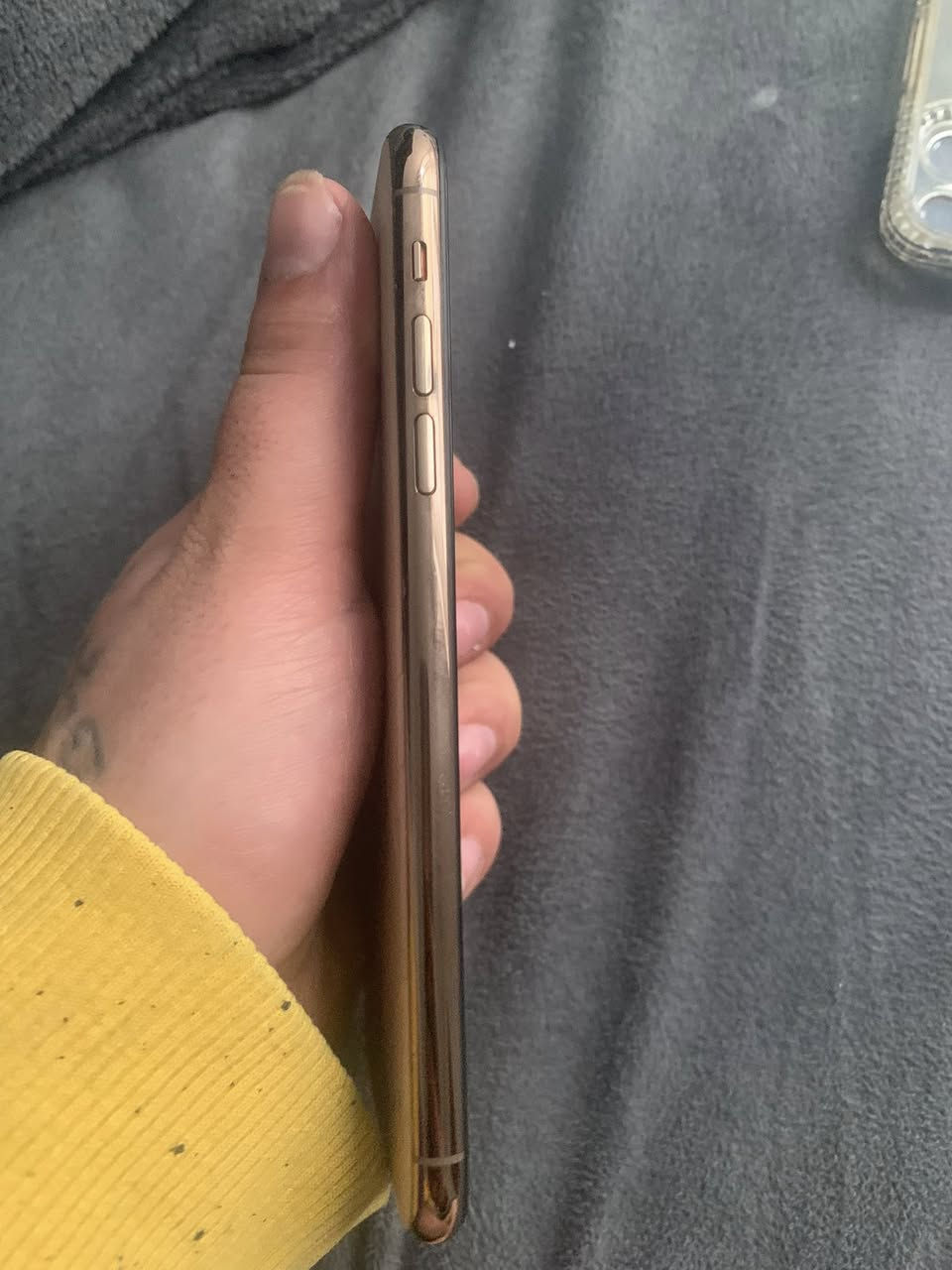 سلاو هاورییان
ئایفۆن١١ پرۆماکس ٦٤ گیگا
دووسیم
پاتری ٥٥ بەشەرت
بەس شاشەی گۆراوە
قفلی ١٤٠ هەزار مەجالی تیا نیە
***********
