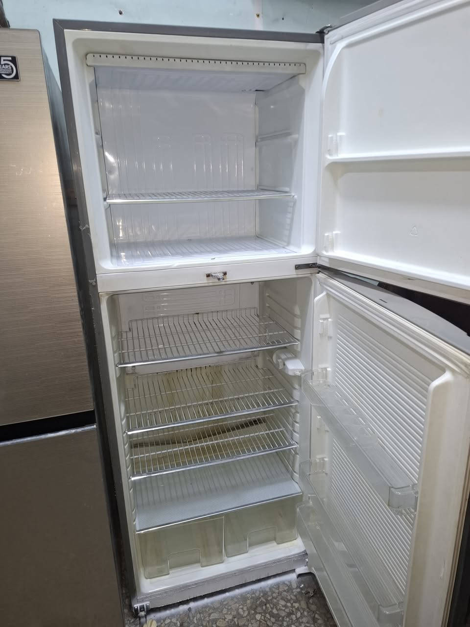 ثلاجه ١٨ قدم السعر ١٢٥ الف العنوان حي الكوفه قرب حي اور
***********
