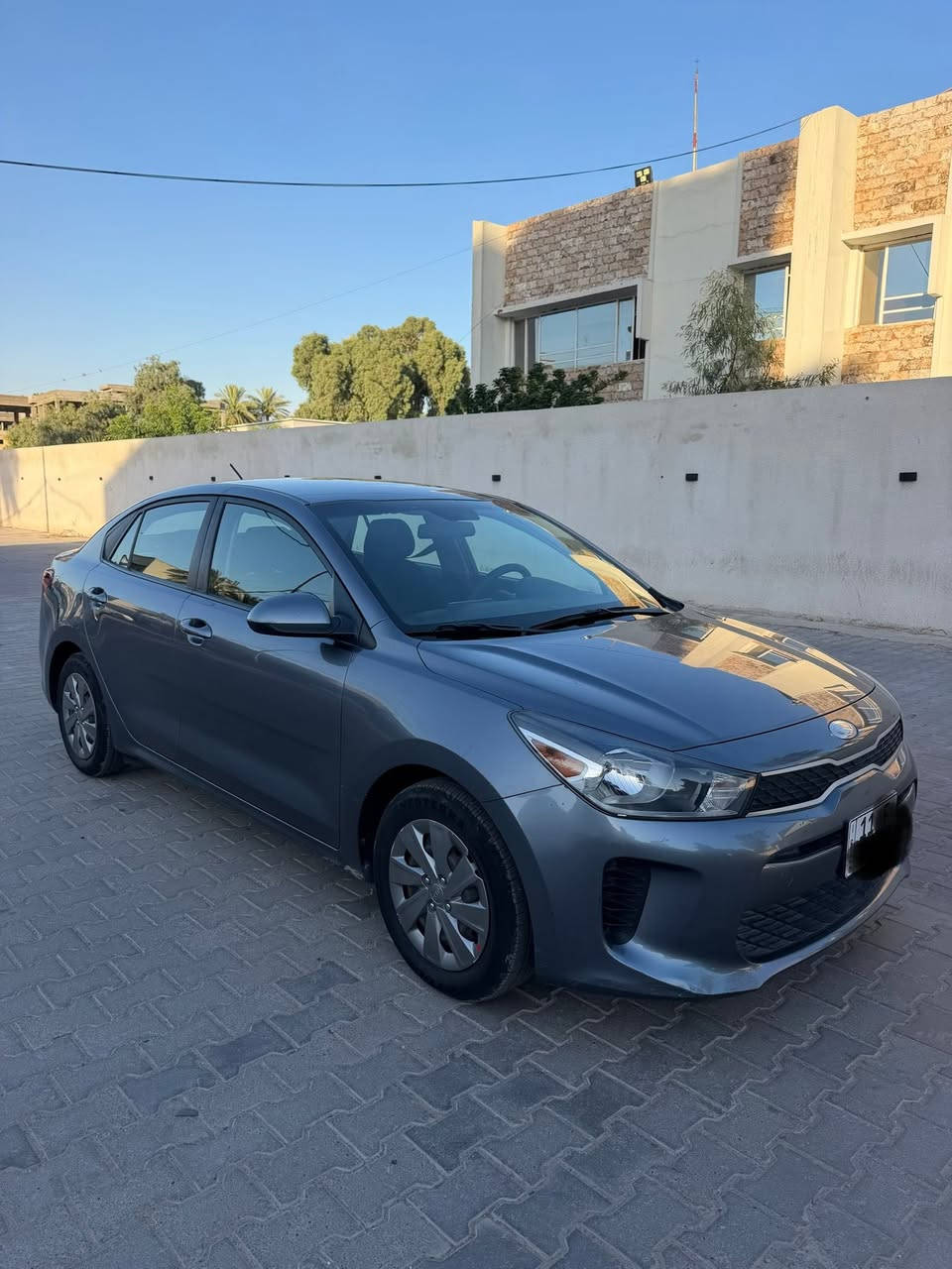 السلام عليكم للبيع كيا ريو 2019 مواصفات S وارد امريكي حادث بسيط جانبي بابين فقط ومكانين بارد ماشية 40 رقم بغداد بأسمي السعر 108 وبيهة مجال حك الجية للاستفسار *********** مكاني بغداد حي العدل شارع القادة
