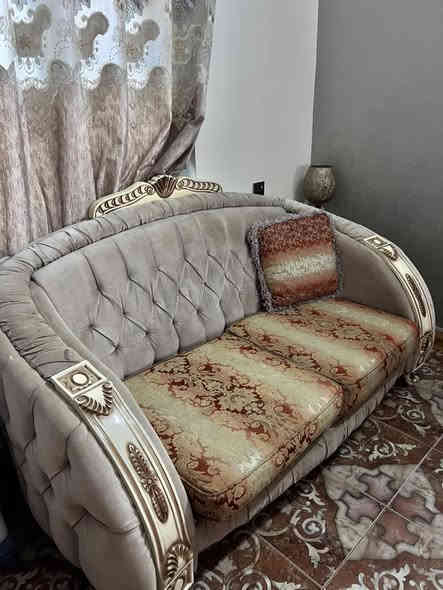 اغراض مستمعله اخت الجديده
تخم قنفات عشر مقاعد تركي درجه اولى واسفنج سوفت طبي
+ميز تلفزيون
+طبله وسطيه
للاستفسار عنً السعر
***********
