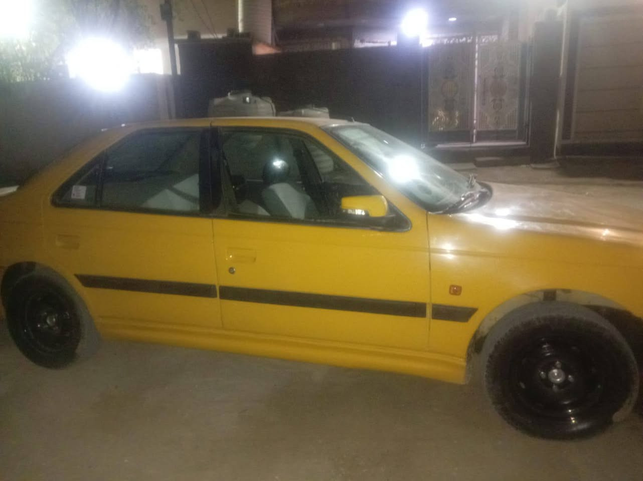 السلام عليكم بيجو بارص ٢٠١٥ سياره كير محرك تبريد تخم تاير حداديه أمامي خلفي رقم بغداد سنويه ٢٧ لاتبديل ولصبغ بس الدواير دوشمه نحله سياره كلش حلوه ماناقصه شي كبل لشارع تحويل ثاني يوم العنوان بغداد الزعفرانية *********** وتساب بي السعر ٤٠ بيه مجال بسيط حك الجيه
