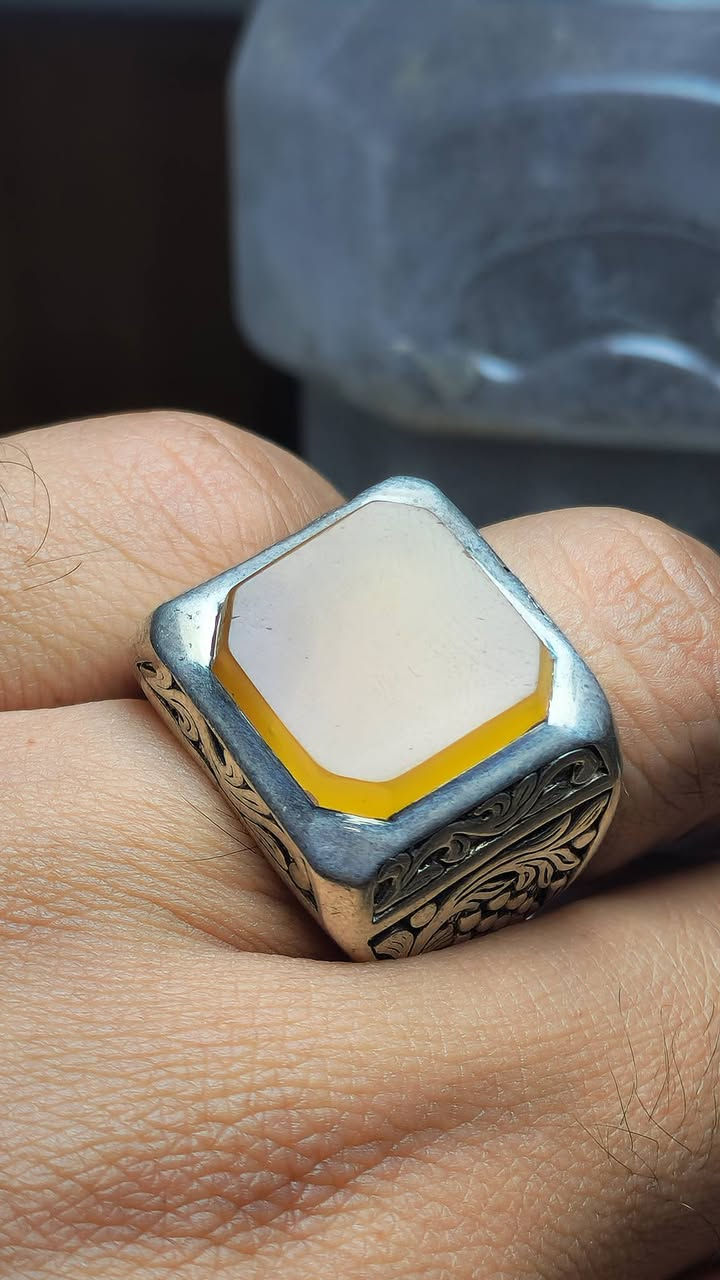 اللهم صل على محمد وآل محمد الطيبين الطاهرين
يماني اصفر حر غير معالج قطع مربع صياغة ثقيلة للبيع السعر على الخاص مكاني بغداد مدينة الصدر رقمي للإتصال*********** يوجد توصيل..
