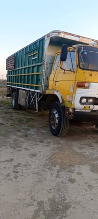 نيسان 8طن بسمي رقم نكليزي مكفول للجميع محرك شاصي كسن كير مكلف بنشر 078...