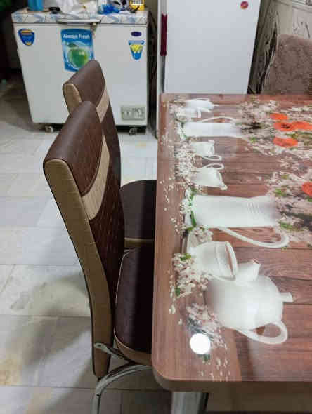 سلام عليكم ميز طعام مع ٦ كراسي
***********
