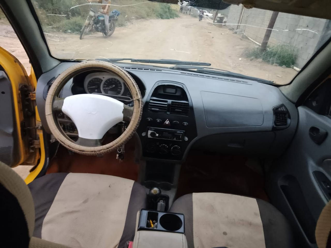 سلام عليكم
طيبه موديل 2015  سنويه مامنتهيه 2027 ..رقم بصره 

محرك وكير نضيفات والمحرك قبل فتره شديته  السياره شوي يرادلها ترتيب سعرها 25 وبيها مجال ***********
