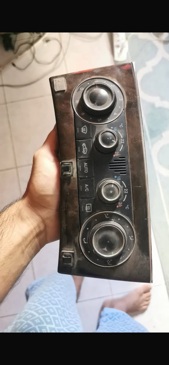 السلام عليكم
غرفه جي كلاس موديل 2012 للبيع جديده
***********
