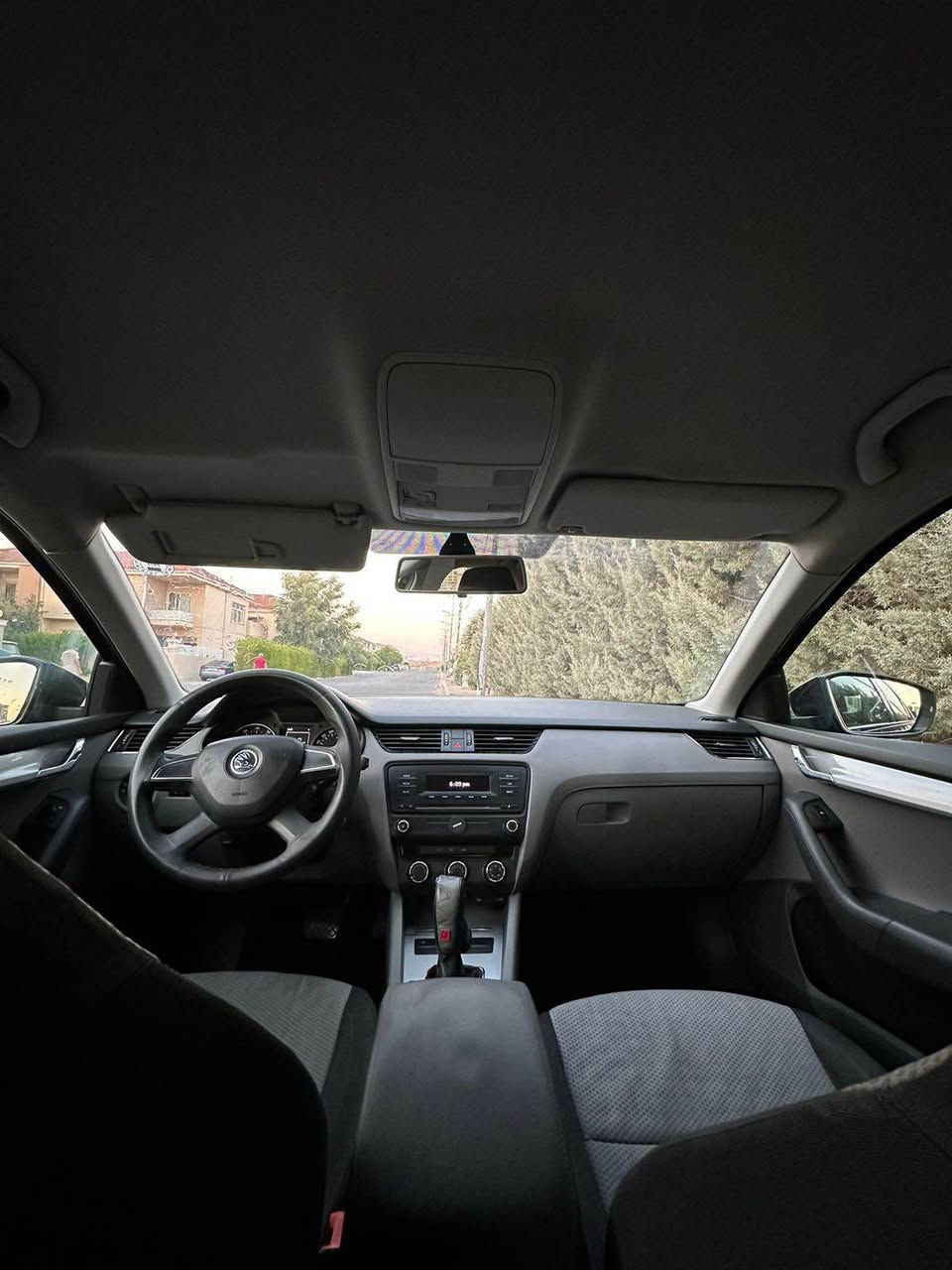 سكودا اوكتافيا 2014  فول بدون فتحه استلام شركة اربيل 
دبل سويج وبقية مواصفتها المعروفة
بلادي بدون صبغ.
بيها شبر بارد  واضح بالصوره 
رقم شمالي وغرامات صافية
محرك 18 توربو 
كير 7 نمره DSG
مكانها اربيل بدون غرامات و رقم جديد 
السعر. 98 قفل
للأستفسار ***********
*********** أربيل, العراق
