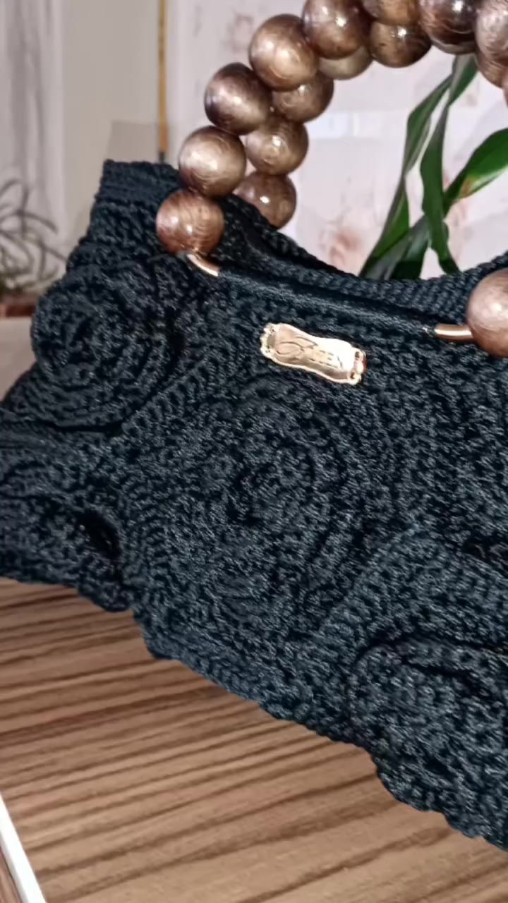 أناقة الأسود مع لمسة فخامة ✨
شنطة هاند ميد بتفاصيل مميزة ومقبض خشبي يعطيها ستايل مختلف وأنيق 🤎
مناسبة للسهرات والإطلالات الراقية 🖤
#شنط_هاند_ميد
#شنط
#شنطة_نسائية
#هاند_ميد
#شنط_تركية
موضة
ستايل
حقائب
fashionbag
handmadebag
شنط_فخمة
اكسسوارات
bag_style
ستايل_نسائي


**إذا كنت صاحب هذا الإعلان وتريد حذفه لأي سبب، رجاءا أرسل رسالة إلى الدعم الفني**