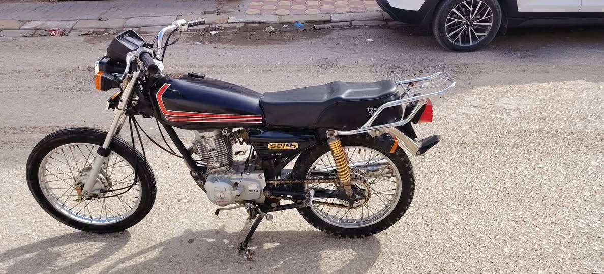 سلام عليكم دراجه خمسه كير
دراجه تخبل كهربائياته كله شغاله محرك مديل 2019
شلعته قويه مبدله ولفات فقط سعر 350 وبيه مجال بسيط 
رقم للاتصال ***********
