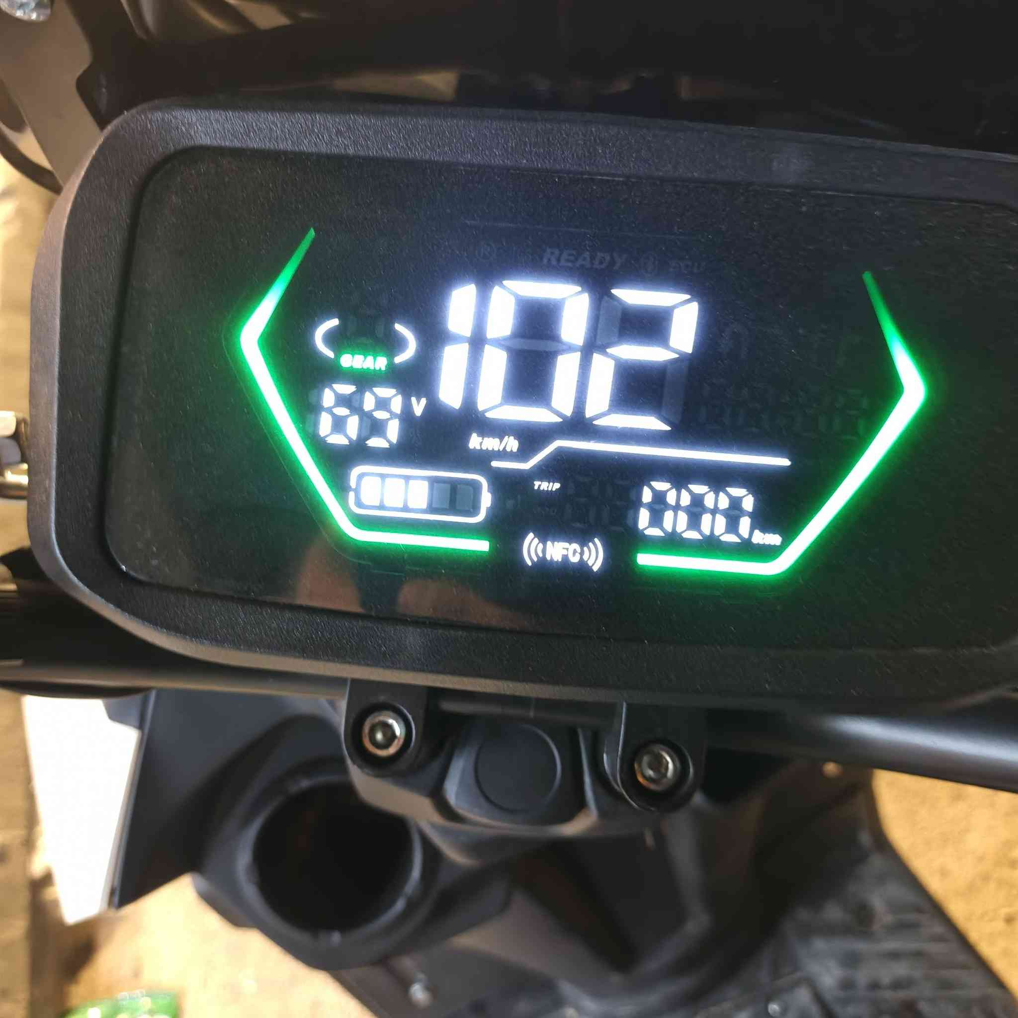 دراجة شحن نوع اباجي الدراجة ملف 3000W  بطاريات كبار6 الدراجة أمانة الله صارلهة سبوع من أخذتها الدراجة من البيت للمحل والمحل برأس الشارع يعني زيرو الدراجة نضيفة من حيث الكفرات والبطاريات والملف والعقل وجميع الدراجة شغالة مكانها بغداد الكريعات قرب جامع ابي تراب للاستفسار*********** السعر1375 وبيها مجال اني ماخذها ب 1475 وأيضا ثلاث طرائق تشغيل بصمة سويج كارت NFC
