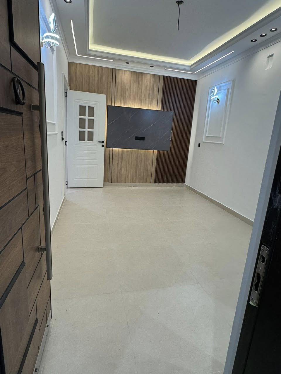 احلا 🏠 بيت بل امانه زيرو🫡
للبيع 🏠 للبيع 🏠 زيرو للبيع 🏠

حي الجهاد مربع الامانه 

دارين مساحه الواحد 100 متر 

واجهة 5م. نزال 20متر 

عرض شارع 10متر عرض رصيف 3متر 

 يحتوي  على هول صالة

منور مطبخ وخدمات عدد 2

غرف نوم عدد 3 منور 

واجهة موردن   ارضية مرمر
بيت فول درجه اولى 

للاستفسار اكثرتصل ***********

 واتساب #مكتب_عالم_العقارات
