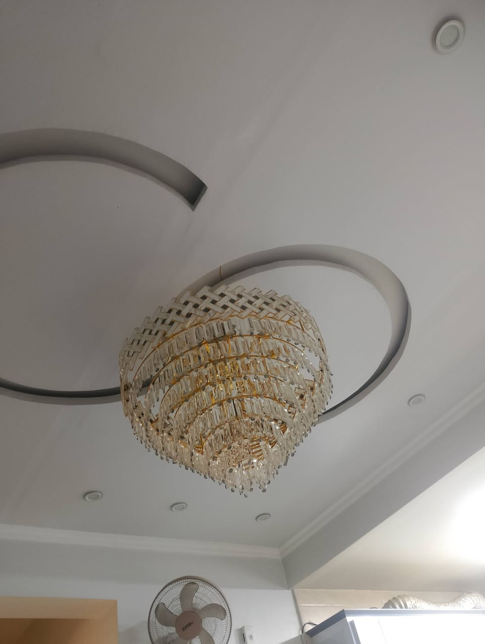 مرحبا للبيع
عندي ثريا صار سنة من اخذتها
قطرها 80 سم وضخمة
بيها يمكن 16  او 18 مكان كلوب
اخذتها بوقتها من الاعظمية ب300
اريدها ب 150 قفل
بغداد/الشعب
***********
