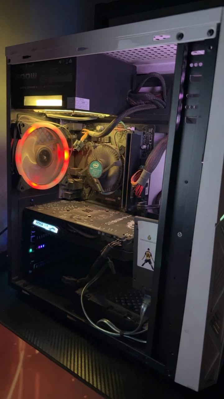 السلام عليكم
تجميعة كيس + شاشة ثنينهن سوة للبيع

CPU I59400F
GPU Msi gaming X 1650super
MB asus prime H310M-K
Ram 8x2 16 ddr4 2666hz
SSD 256 + hhd 1 T
Power 500w
الشاشة 
ViewSonic 
24
Full HD 1080
Ips
60hz
5ms
السعر 450 وبيها مجال
بغداد شارع المغرب
***********
