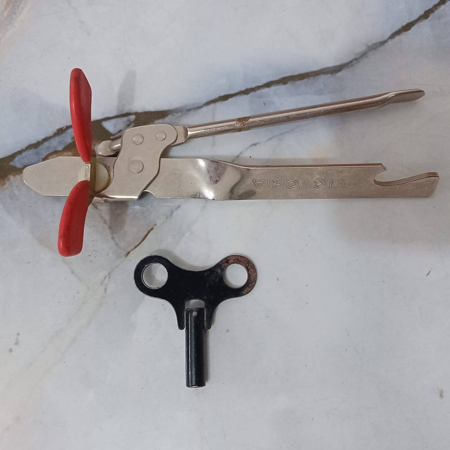 لبيع
اغراض قديمه 
***********
