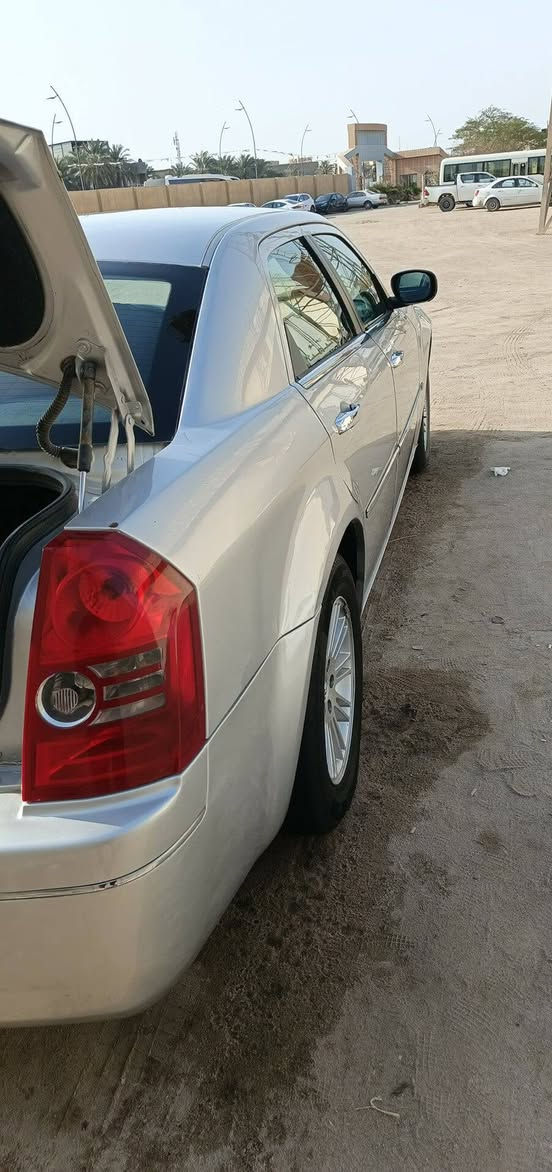 اوباما 2010
السعر 135 /***********
سياره جديدا بيها جاملغ امامي كلير بدون حادث رقم اربيل سنويه 2027تنتهي هزا الشهر 10
مكان السياره ميسان
