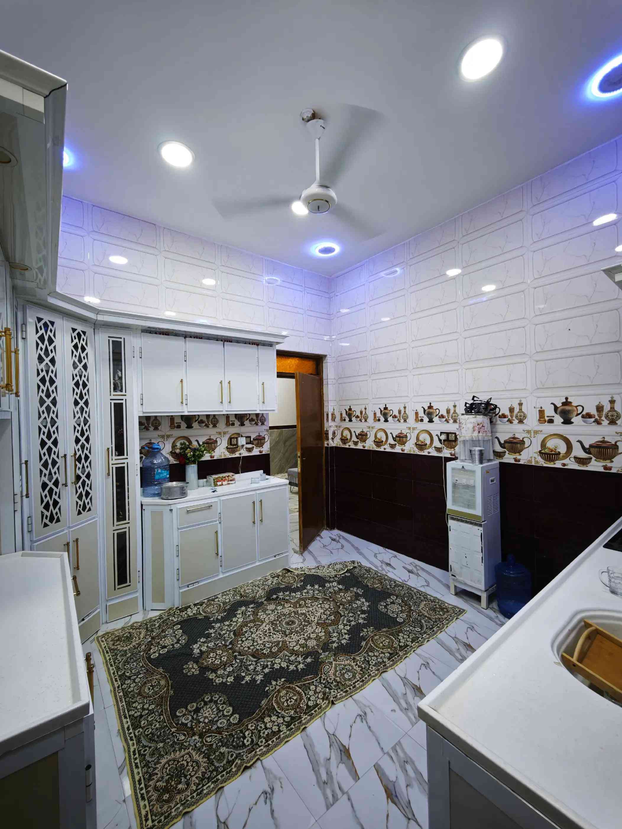🏡 دار طابقين بناء حديث للبيع في الماجدية 🏡 📍 المنطقة: ميسان - العماره - الماجدية (شارع الجامع). 📍 شارع 15 - قرب مضيف الشيخ كاظم مشتت 📐 المساحة الكلية: 152 متر 📏 الواجهة: 7.5 متر. 🏗️ طابقين بناء حديث (الطابق الأول منجز عام 2020).⬇️  غرفتين نوم مريحة 🛏️🛏️ صالة داخلية واسعة + منور للتهوية والإضاءة الطبيعية ☀️ مطبخ مجهز بالكامل 🍳 استقبال ضيوف 🚪 طرمة🚘 صحيات(داخلية + خارجية) 🚽 ⬆️ الطابق الثاني: بناء (2023) 3 غرف نوم واسعة 🛏️🛏️🛏️ صالة 🛋️ مجموعة صحيات متكاملة 🚽 💵 السعر: 175 مليون دينار عراقي (قابل للتفاوض) 📞 للاستفسار والتواصل المباشر: للمزيد من التفاصيل أو لتنسيق موعد لمعاينة العقار، يرجى الاتصال بنا: ☎️ رقم الهاتف: *********** 🤳 واتساب أو اتصال مباشر أهلاً وسهلاً بكم، مكتبنا في خدمتكم دائماً لتقديم أفضل العروض #عقارات  #قطع_اراضي  #عقار  #بيع_و_شراء_عقارات #الشعب_الصيني_ماله_حل😂😂 
