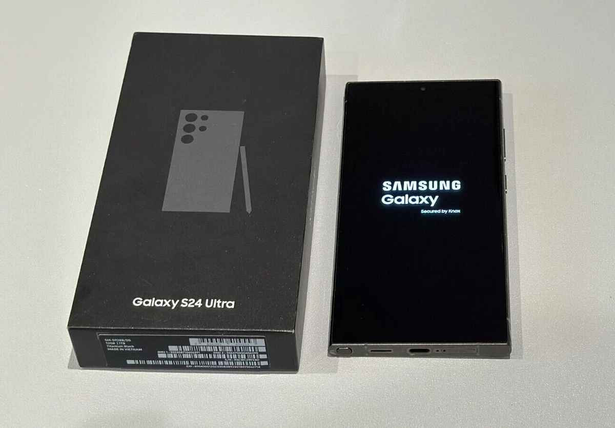 للبيع: Samsung Galaxy S24 Ultra - مستخدم
 نظافة تامة بالكامل
 باللون الرمادي التيتانيوم المميز،
الجهاز بحالة ممتازة جداً (شبه جديد) مع كامل المواصفات القوية.
​المواصفات الفنية=
​ذاكرة التخزين: 256 جيجابايت.
​الذاكرة العشوائية (RAM): 12 جيجابايت.
​نظام التشغيل: أحدث واجهة One UI 8.0
 مع نظام Android 16.
​حالة البطارية: ممتازة جداً وتدوم طويلاً.
​مميزات إضافية:
​الجهاز نظيف كلش ويا شاحنته الاصليه
​يأتي مع كفرين شفاف وكفر ثاني شكاكي لحمايته.
​الموقع: البصرة
​السعر: 900 الف
للتواصل واتساب: (***********) البصرة, العراق
