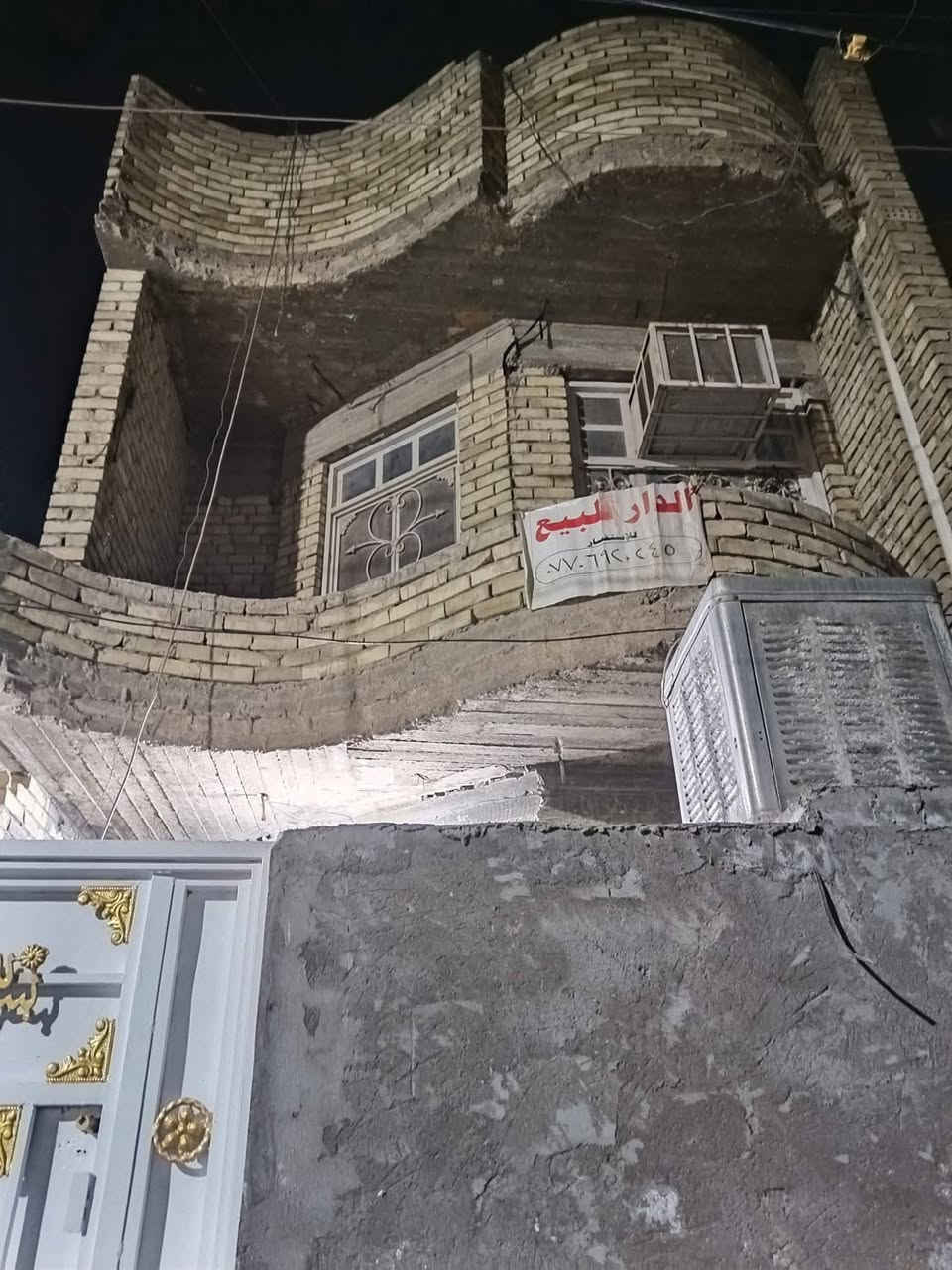 دار للبيع ملك
دار للبيع ملك طابو صرف مساحته ١٠٠ متر واجهة 5 نزال 20 +مطبخ جبير وترك واقع حال
 طابق الاول طرمه استقبال صاله حمامين غرفه
طابق ثاني غرفتين 
طابق ثالث بيتونه وسطحين 
ام الكبر والغزلان فرع افران الزهراء  
اي استفسار خاص او الاتصال ***********
