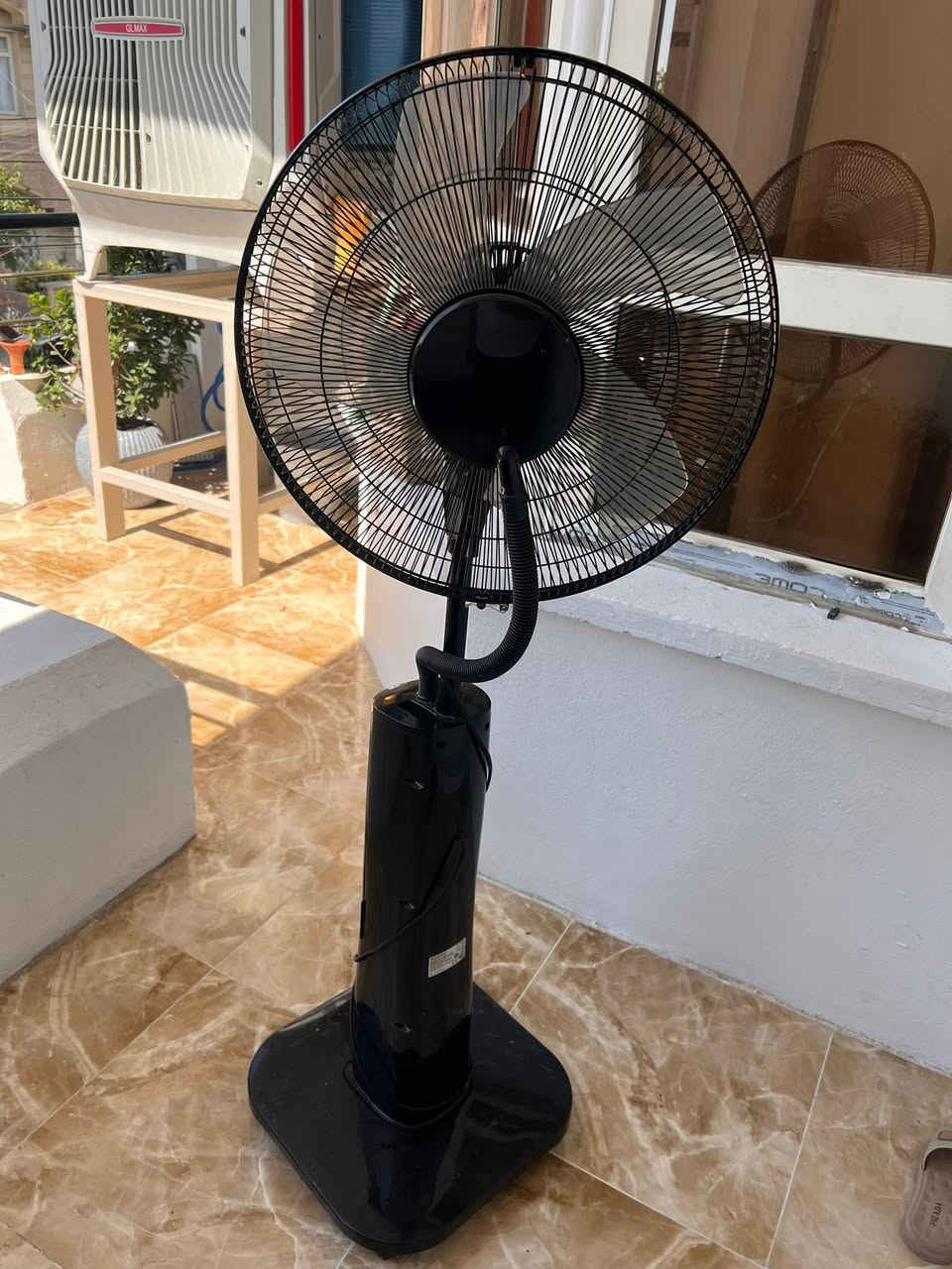 عندي هاي المروحة رذاذ فان مالتها مكسورة ابيعها فحم حجمها جبير وهي مال امزون الي يريدها يراسلني خاص او عل واتس اب اعلى سعر ابيعها بس فحم
***********

