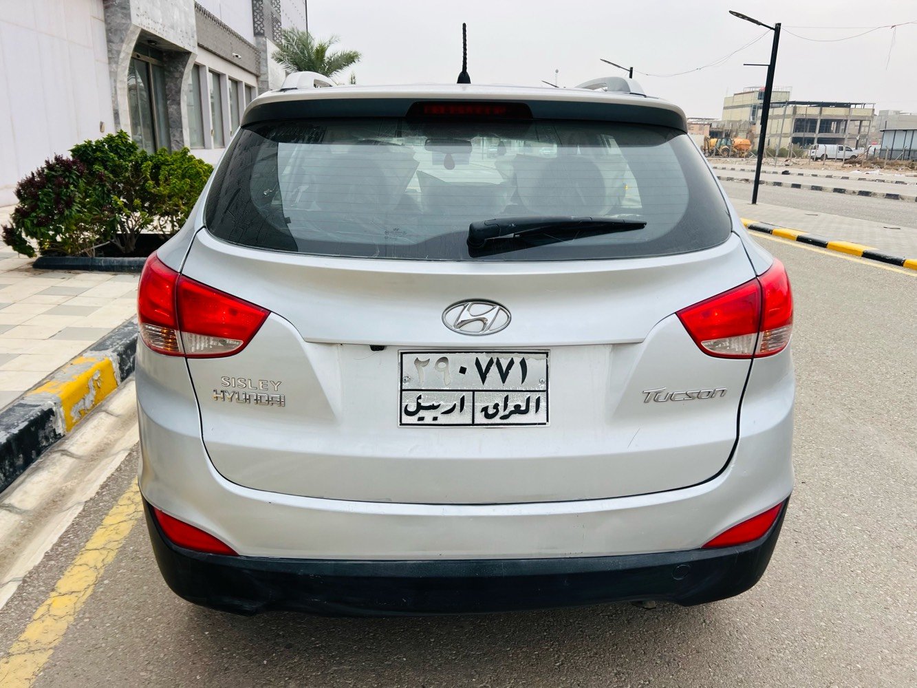 السلام عليكم 
حبايب عندي 
هونداي توسان 
موديل 2012 
وارد خليجي 
محرك : 2000 
رقم أربيل وكاله تحويل الي يعجبك 
مواصفات معروفه 
حبايب سياره بيه بنيد صبغ وبيه حالوب 
بدون داخل شرط 
سياره نضيفه بمعنى الكلمه 
جاهزه من جميع النواحي اسم نقص مابيه 
السعر ب 125 وبيه مجال 
رقم الاستفسار ***********