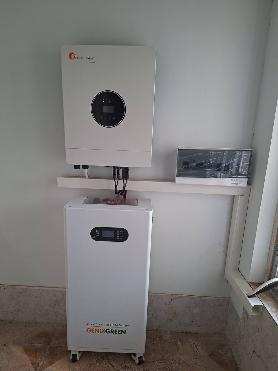 عملنا اليوف في تكريت قضاء #العلم
مبارك لبيت الدكتور عبدالحميد السبهان واخيه الاستاذ محمد .
نفذ #مركز_دجلة_للطاقة_الشمسية 
منظومتان بقدرة ٢٥ امبير نهار و١٥ ليلا 
المكونات//
انفيرتر فيليستي ٨ كيلو واط
بطارية جينكس كرين ١٦ كيلو واط
الواح لونجي ٦١٥ واط
باقي الملحقات والحمايات.
عنواننا//
صلاح الدين تكريت القادسية الشارع العام 
الانبار الرمادي شارع ٦٠
للاستفسار//
***********
***********
