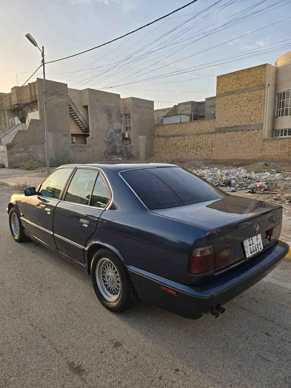 السلام عليكم
 BMW 525 1992 
525 أوتو رقم بغداد تخم تاير تبريد قطعتين مقاعد جلد فتحه سقف قفل مركزي هزه جديده سنويه 2030 بأسمي مشروع وطني محرك مسكر بدون حادث صبغ فقط مكانها بالكوت السعر 60 قابل للتفاوض دهل اوران, واسط


**إذا كنت صاحب هذا الإعلان وتريد حذفه لأي سبب، رجاءا أرسل رسالة إلى الدعم الفني**