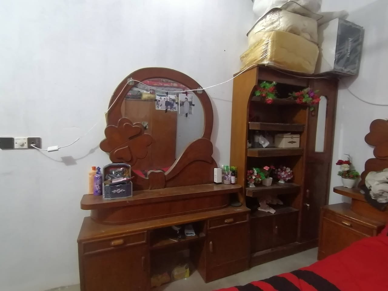 سلام عليكم عندي غرفه البيع سعر مناسب 400الف بيه مجال ***********
