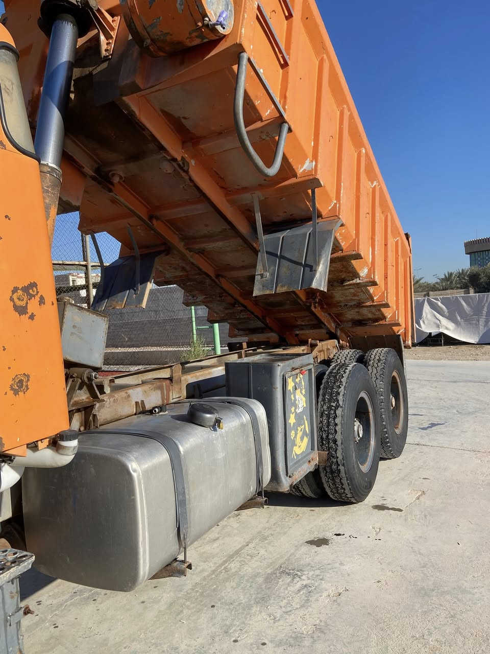 السلام عليكم سياره للبيع فالفو مديل 82 مكفوله كفاله عامه لاتنقيص ولا تبخير كير4+4 سياره بلاديه على وضع الشركه 
الأستفسار ***********
