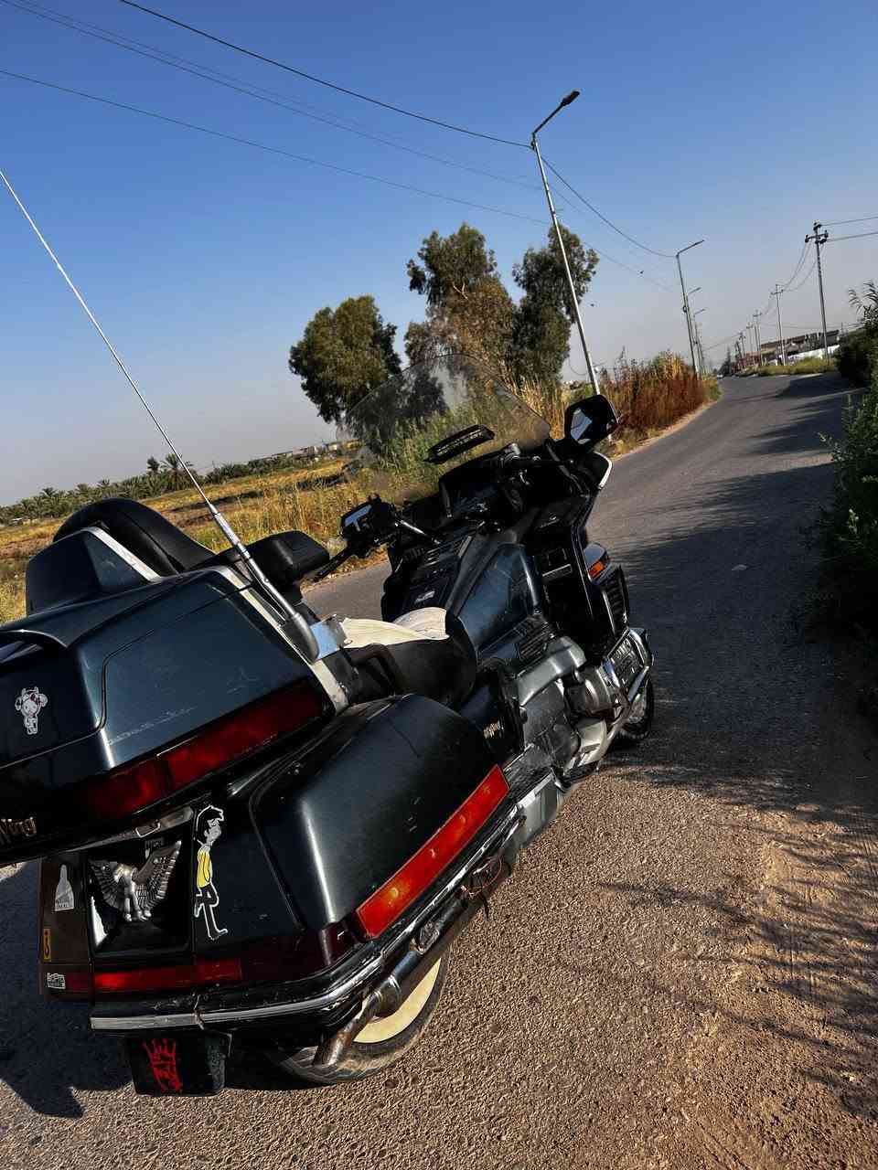 كولدن 1500 موديل ١٩٩٨
الدراجه مكينه وكير خير من الله
 كهربائيات كله شغاله خير من الله
بك ومسجل شغال
الدراجه بدون اوراق فقط مكاتبه وكفاله من السرقه والعشائر
مكاني ديالى جديدة الشط الحويش 
السعر ١٨ ورقه وبيه مجال بسيط
واتساب وفيس متواجد ***********
