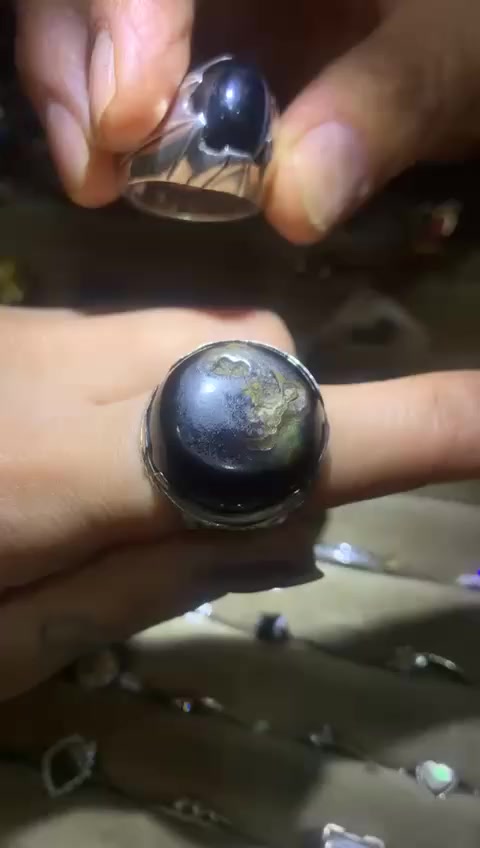 عقيق اسود قديم مصيوغ فضه
قطعه نادره 
يوجد توصيل


**إذا كنت صاحب هذا الإعلان وتريد حذفه لأي سبب، رجاءا أرسل رسالة إلى الدعم الفني**