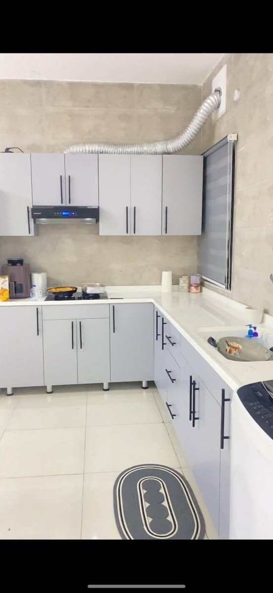 كاونتر خشب تركي
230x180 ارضي
 مع ملحق تعليق مترتين
لون رصاصي 
والمرمر لون ابيض بي خط دمار رصاصي 
والسنك ايضا مرمر 
مع طباخ 4 عيون وساحبه ماركه newal 

السعر 800
وبي مجال
للتواصل *********** 
واتس او اتصال 
البصرة / القبلة
