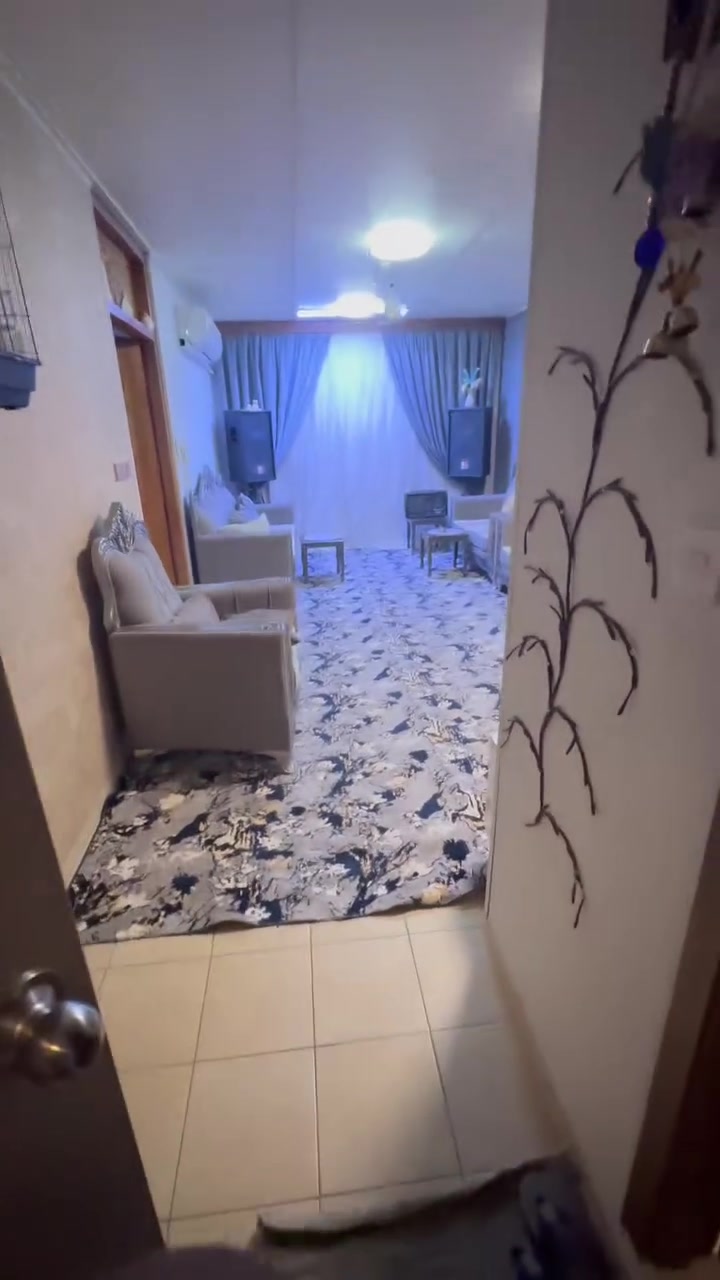 للبيع: شقة مميزة في مجمع B2
المساحة: 140 متر مربع.

الطابق: الثاني.

الموقع: مجمع B2 (بناية مفتوحة).

التصميم: نمط شرقي .

الحالة: مؤثثة بالكامل (جاهزة للسكن).

السعر: 100 مليون دينار.

طريقة الدفع: کاش .

 القسط الشهري 490,000 ألف دينار.

للمهتمين بالشراء أو الاستفسار، يرجى التواصل معي.

واتساب : ***********
