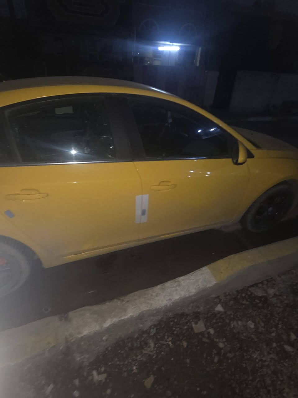 السلام عليكم شوفرليت كروز 2012 محرك 1400 تيربو وارد امريكي حادثها بنيد وجاملغ الأيمن بدون دواخل سيارة نظيفة جدا مصفره غرامات وهيئة كير مكينة جدد داخل جديد شاشة اندرويد حجم كبير تحكم كامل عن طريق الشاشه تبريد تدفئة رقم بغداد تحويل مباشر السعر 75 وبيها مجال موبايل ***********
