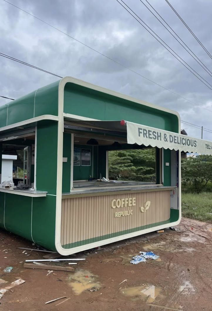 كشك (بوث )للبيع 
ديكور جميل جدا
الي ياخذه يصمم اليديكور الخارجي 
حسب الفكره الي راح يفتحه 
شغل تزكام 
السعر مليون ونص قفل للامانه كلفني مليونين والله 
مكان بابل 
موجود كرين يوصله لاي مكان بالعراق 
***********
