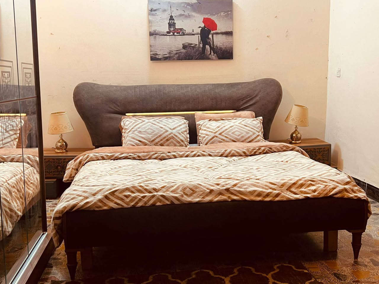 غرفة تركيا مودرن نضيفة جداً 9 قطع هايدروليك وبيها انارة خشبها بلوك ضد الرطوبة للأستفسار ***********
